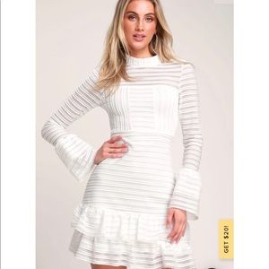 *NWT* LuLu’s White Ruffled Long Sleeve Dress